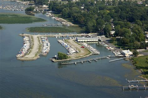 channel grove marina marblehead.